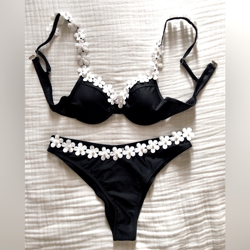 Small Daisy Bikini Set